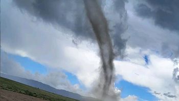 alerta meteorologica en catamarca por un tornado en aconquija: los videos registrados por los vecinos alerta meteorologica en catamarca por un tornado en aconquija: los videos registrados por los vecinos