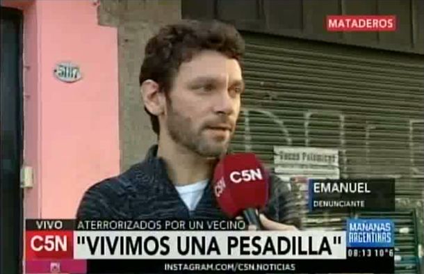 Pesadilla en Mataderos: un vecino esquizofrénico los insulta y amenaza