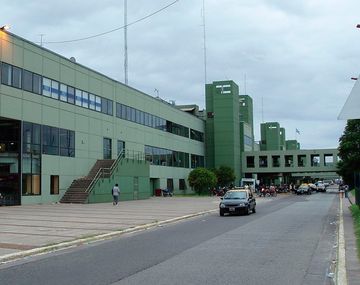 Cortes y cambios de sentido para colectivos y autos particulares en Retiro