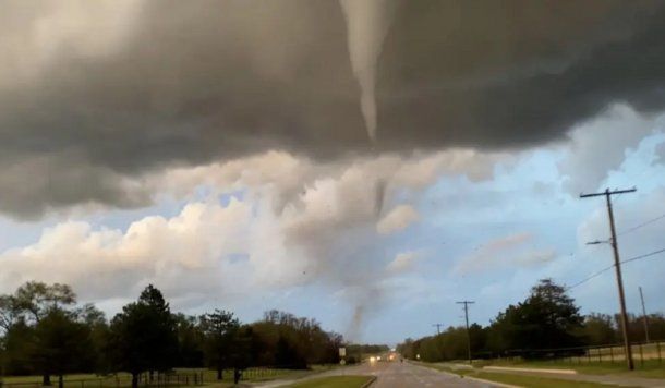 Un tornado destruyó casas y edificios en Kansas