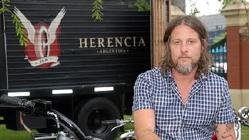 volvio al pais el dueno de la avioneta que cayo al rio de la plata: estoy destruido volvio al pais el dueno de la avioneta que cayo al rio de la plata: estoy destruido