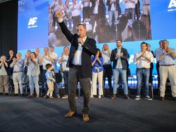 El secretario de la Presidencia, Álvaro Delgado, confirmó que competirá en las internas del Partido Nacional para ser el próximo presidente. El secretario de la Presidencia, Álvaro Delgado, confirmó que competirá en las internas del Partido Nacional para ser el próximo presidente.