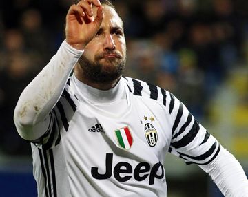 Higuaín sigue siendo blanco de insultos para los napolitanos