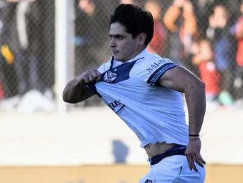 Quién es Lenny Lobato, el héroe de Vélez que nació en Brasil y es nieto de una vedette