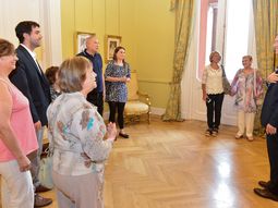 Macri recibió a jubilados en el Salón de los científicos Macri recibió a jubilados en el Salón de los científicos