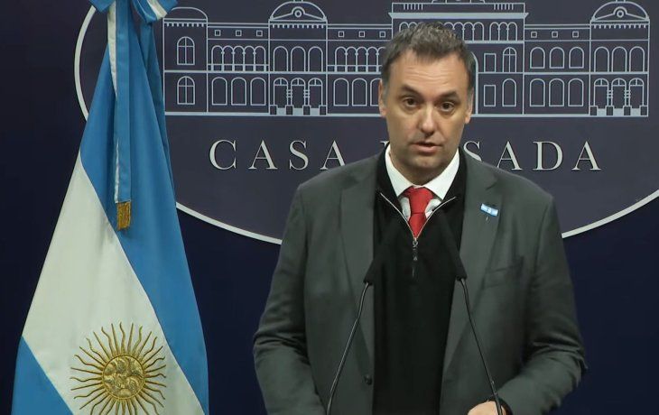 Manuel Adorni aseguró que la SIDE detectó a residentes rusos haciendo campañas de desinformación