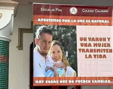 Polémica por los carteles que colgó un colegio católico en las PASO