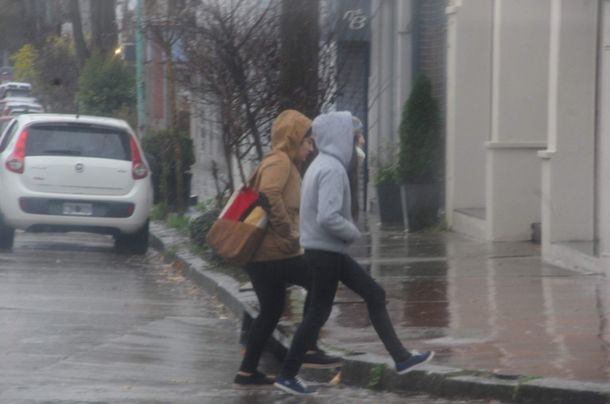 Suspendieron las clases en Mar del Plata por un fuerte temporal