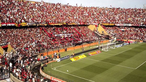 Murió el hincha de Colón que agonizaba tras caer de la tribuna en el encuentro ante Boca