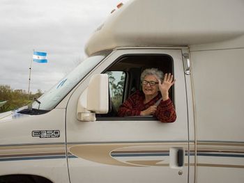 ¡Nunca es tarde! Tiene 80 años, vendió todo y se fue a viajar en motorhome