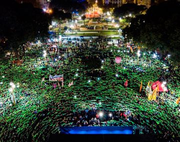 Miles de mujeres se manifestaron a favor de la legalización del aborto