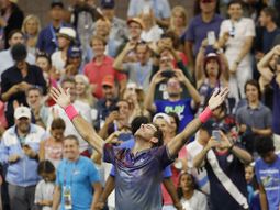 el divertido video con el que roger federer se rindio a los pies de del potro el divertido video con el que roger federer se rindio a los pies de del potro