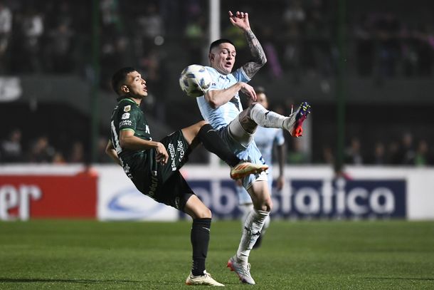 Sarmiento, con un jugador menos, empató 1-1 a Racing en Junín