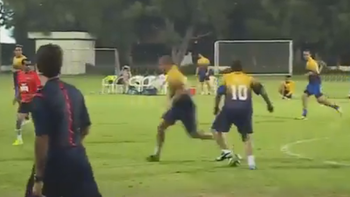 la magia intacta: maradona tiro gambetas y lujos en un partido en dubai la magia intacta: maradona tiro gambetas y lujos en un partido en dubai