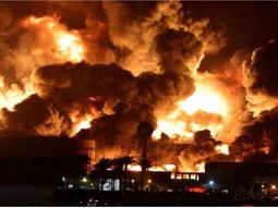 Testigos en Yemen confirmaron explosiones en todo el país. Testigos en Yemen confirmaron explosiones en todo el país.