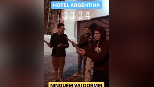 Los hinchas brasileños que hostigaron a la Selección argentina se filmaron y lo subieron a las redes