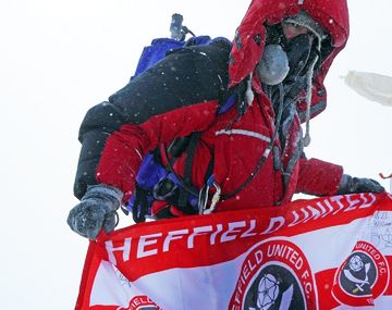 Le diagnosticaron cáncer terminal y escaló el Everest 
