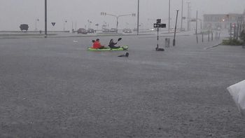 temporal en mar del plata: 108 evacuados y barrios sin luz temporal en mar del plata: 108 evacuados y barrios sin luz