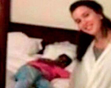 Encontró a un borracho en su cama