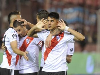 Un cura fanático de Boca se negó a recibir unos botines que le envió un jugador de River