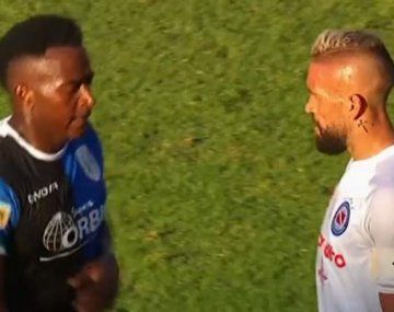 Repudiable acto de un jugador de Banfield en medio de la pandemia: escupió a un rival