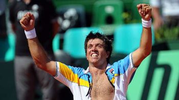 en un partido insolito, berlocq se quedo con el primer punto en un partido insolito, berlocq se quedo con el primer punto