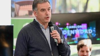 Yamandú Orsi propuso modificar la reforma de la seguridad social sin eliminar las AFAP. Yamandú Orsi propuso modificar la reforma de la seguridad social sin eliminar las AFAP.