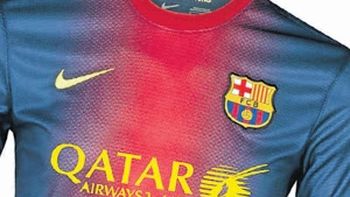 barcelona y la primera marca comercial en su camiseta barcelona y la primera marca comercial en su camiseta