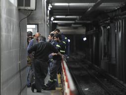 paro sorpresivo en la linea b del subte: otra vez, miles de pasajeros tomados como rehenes paro sorpresivo en la linea b del subte: otra vez, miles de pasajeros tomados como rehenes