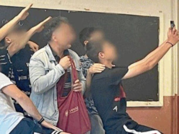  investigan a un profesor de Roma por hacer saludos fascistas en el aula