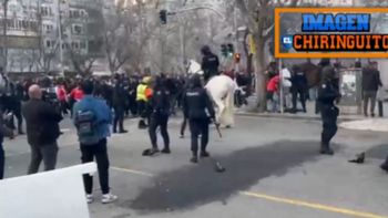 incidentes y represion policial contra hinchas del benfica, antes del duelo con real madrid incidentes y represion policial contra hinchas del benfica, antes del duelo con real madrid