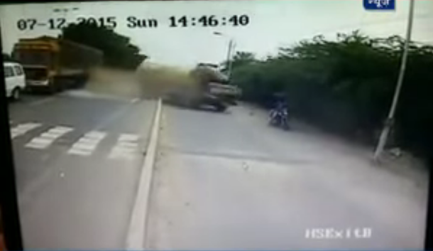 Un camión se sale de control, pisa a una bicicleta y mata a 4 integrantes de una familia