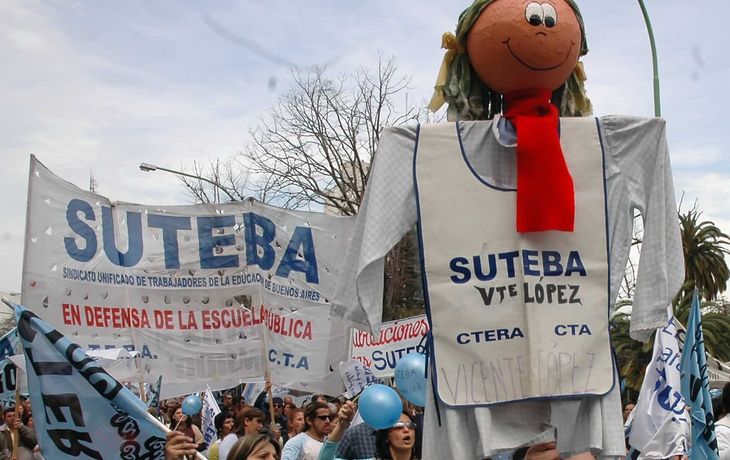 Los gremios docentes piden negociar en pleno paro