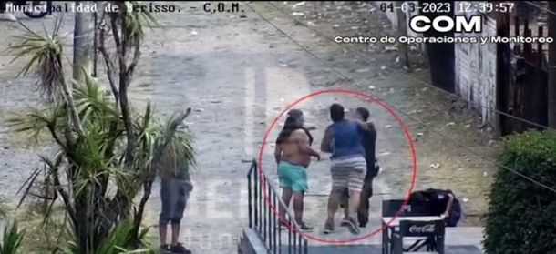 Chocó a un camión de basura, se peleó con el chofer, intentó fugarse y terminó preso por llevar cocaína