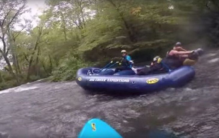 A trompada limpia y haciendo rafting