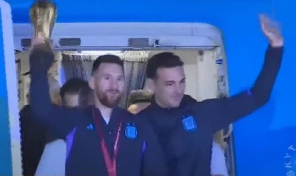 La foto de Messi con la Copa del Mundo en Argentina