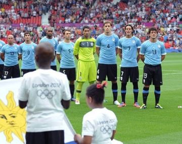 ¿De qué lado estás? En Uruguay castigan a Messi por no cantar el himno