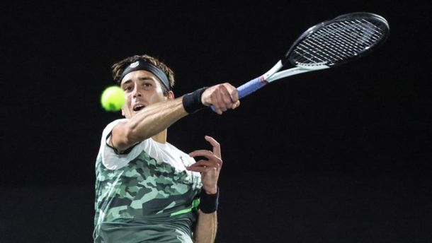 Masters 1000 de París: Tomás Etcheverry ganó y será rival de Novak Djokovic