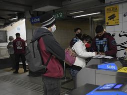 Buscan que los trabajadores de la salud viajen gratis en el transporte público
