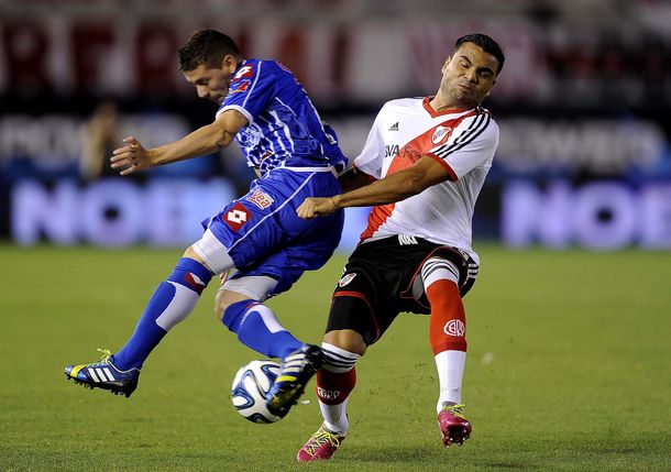 Godoy Cruz sorprendió a River y se quedó con un agónico triunfo