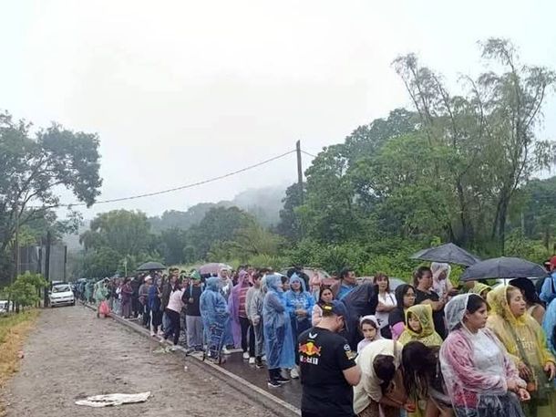 Caos y largas filas en el Paso fronterizo Aguas Blancas - Bermejo Caos y largas filas en el Paso fronterizo Aguas Blancas - Bermejo