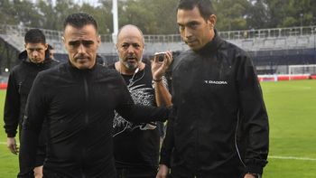 El árbitro Facundo Tello decidió suspender el partido El árbitro Facundo Tello decidió suspender el partido