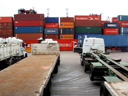 en marzo, el superavit comercial cayo un 49 por ciento en marzo, el superavit comercial cayo un 49 por ciento