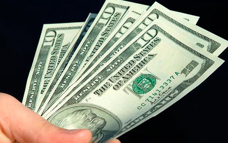 El dólar negro cerró a más del doble que el oficial: $10,45