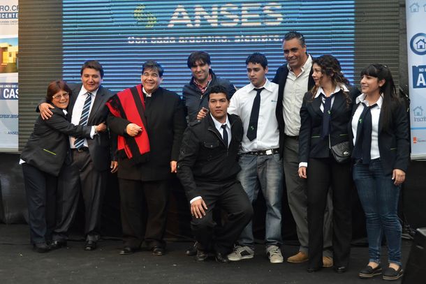 Entregan certificados de créditos Procrear en José C. Paz