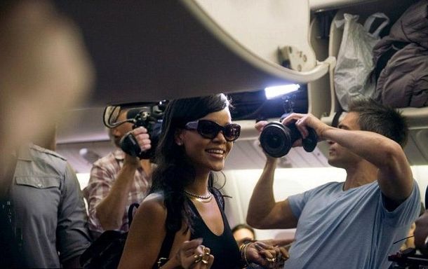 Rihanna tuvo que salir a ver qué pasaba