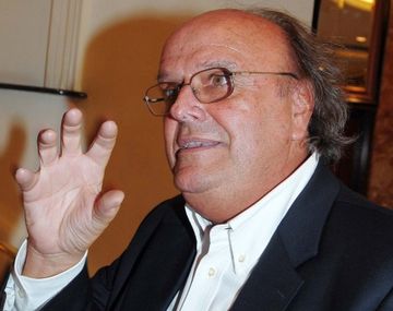 La UIA aceptó el pedido de licencia de De Mendiguren