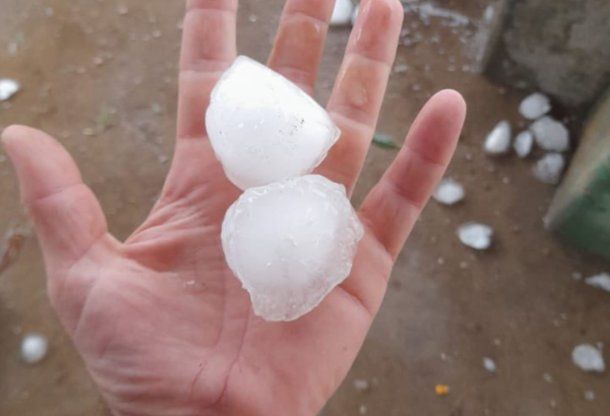 Impresionante caída de granizo en la provincia de Buenos Aires.