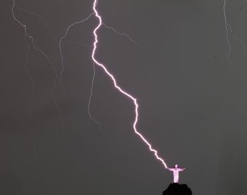 Un rayo dañó una mano del Cristo Redentor de Río