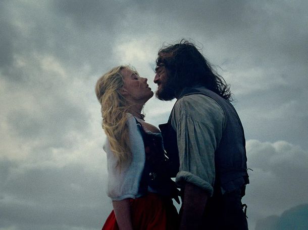 Margot Robbie en Cumbres Borrascosas: el mito de Emily Brontë que hoy vuelve a sacudir el cine